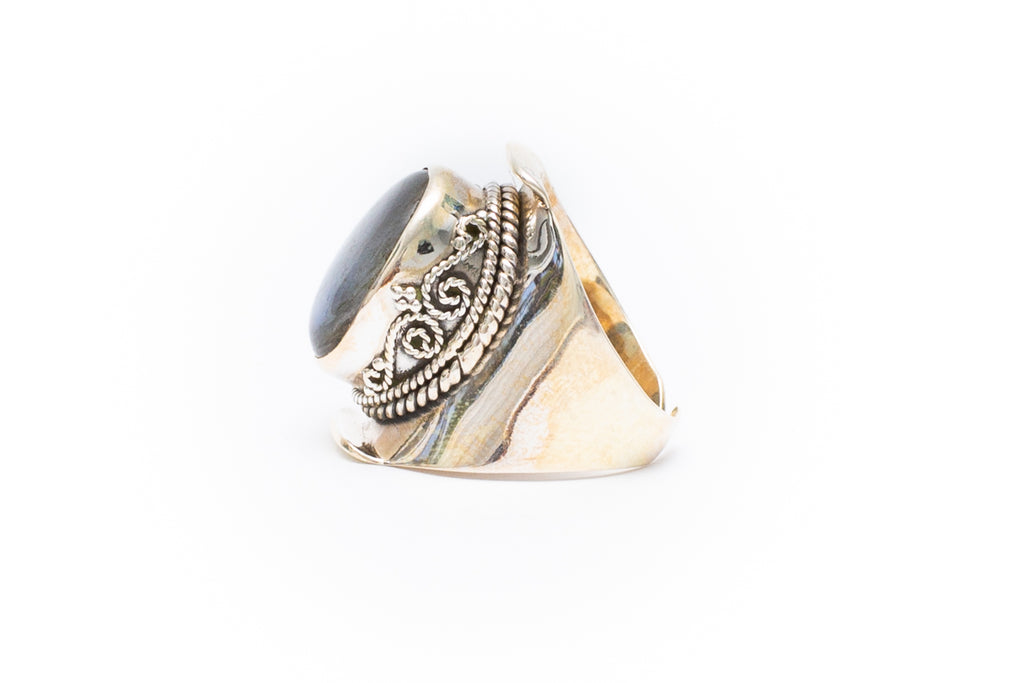Nieve Ring - Labradorite